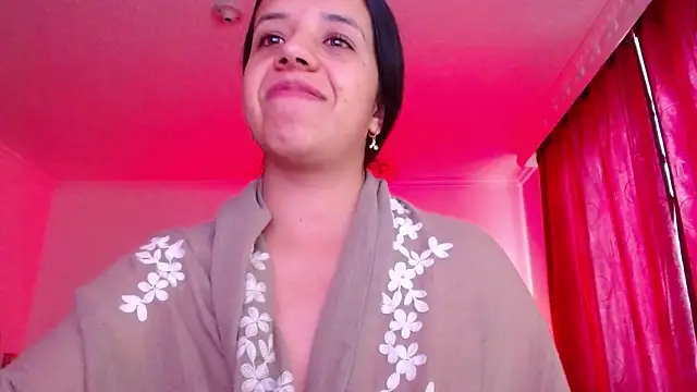 Snapshot of VALERY_MEER chatting on 04/21/26, 12:00 VALERY MEER online show from 04/21/26, 12:00