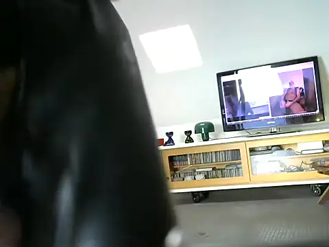 Snapshot of rodrigotof2000 chatting on 12/16/25, 10:20 rodrigotof2000 online show from 12/16/25, 10:20