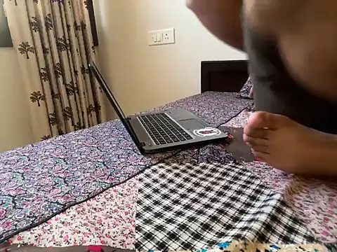 Snapshot of debu46 chatting on 09/24/25, 11:24 debu46 online show from 09/24/25, 11:24