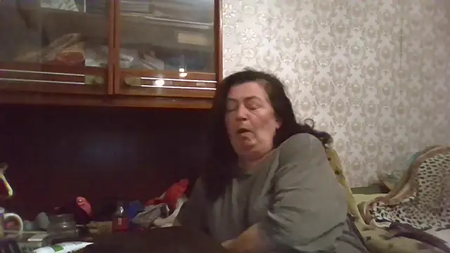 GypsiQueen2 online show from 10/23/25, 04:39