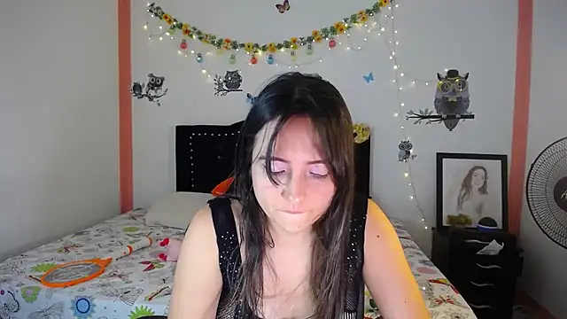 Snapshot of naughty_girl_4u chatting on 02/24/25, 08:25 naughty girl 4u online show from 02/24/25, 08:25