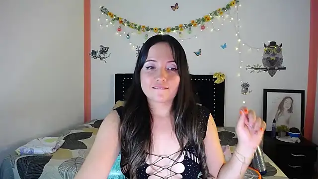 Snapshot of naughty_girl_4u chatting on 03/04/25, 10:27 naughty girl 4u online show from 03/04/25, 10:27