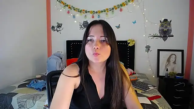 Snapshot of naughty_girl_4u chatting on 03/08/25, 12:11 naughty girl 4u online show from 03/08/25, 12:11