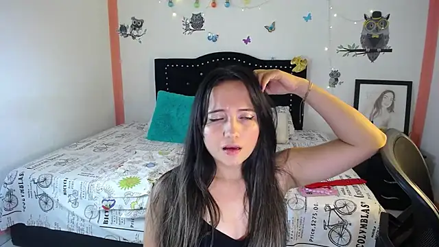 Snapshot of naughty_girl_4u chatting on 03/08/25, 07:20 naughty girl 4u online show from 03/08/25, 07:20