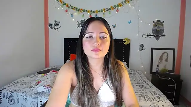 Snapshot of naughty_girl_4u chatting on 03/09/25, 04:11 naughty girl 4u online show from 03/09/25, 04:11