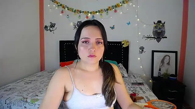 Snapshot of naughty_girl_4u chatting on 03/10/25, 08:01 naughty girl 4u online show from 03/10/25, 08:01