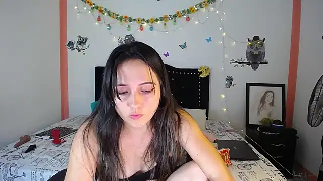 Snapshot of naughty_girl_4u chatting on 03/12/25, 11:22 naughty girl 4u online show from 03/12/25, 11:22