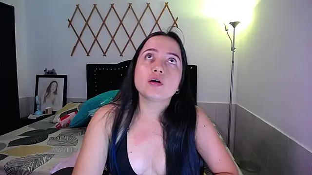 Snapshot of naughty_girl_4u chatting on 09/18/25, 08:22 naughty girl 4u online show from 09/18/25, 08:22