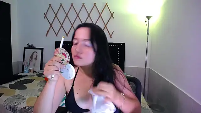 Snapshot of naughty_girl_4u chatting on 09/22/25, 08:11 naughty girl 4u online show from 09/22/25, 08:11