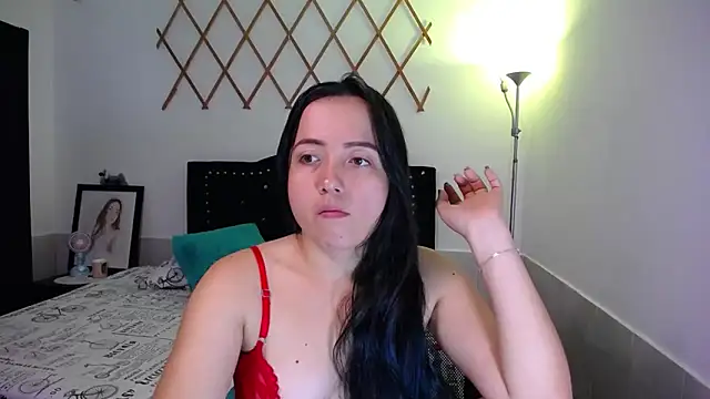 Snapshot of naughty_girl_4u chatting on 09/28/25, 01:38 naughty girl 4u online show from 09/28/25, 01:38