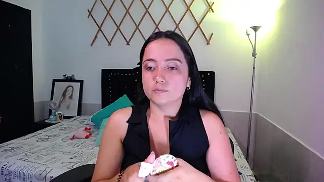 Snapshot of naughty_girl_4u chatting on 09/29/25, 07:40 naughty girl 4u online show from 09/29/25, 07:40