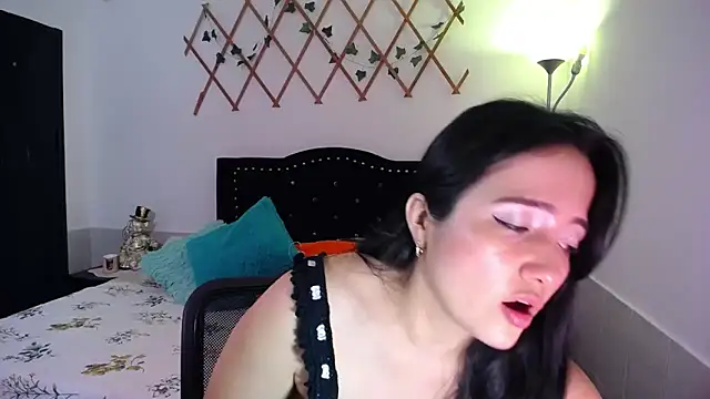 Snapshot of naughty_girl_4u chatting on 10/24/25, 07:32 naughty girl 4u online show from 10/24/25, 07:32