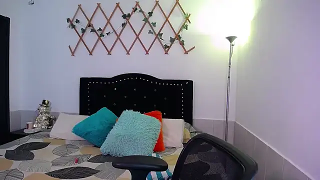 Snapshot of naughty_girl_4u chatting on 10/30/25, 03:46 naughty girl 4u online show from 10/30/25, 03:46