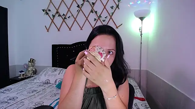 Snapshot of naughty_girl_4u chatting on 11/10/25, 08:08 naughty girl 4u online show from 11/10/25, 08:08