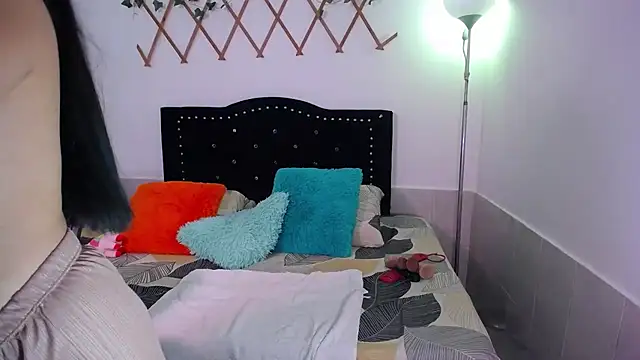 Snapshot of naughty_girl_4u chatting on 11/24/25, 04:18 naughty girl 4u online show from 11/24/25, 04:18