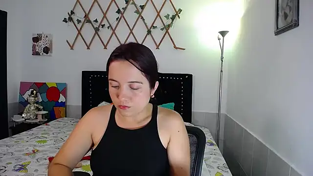 Snapshot of naughty_girl_4u chatting on 06/17/26, 09:38 naughty girl 4u online show from 06/17/26, 09:38