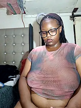 Snapshot of Aaaliyah445 chatting on 03/03/26, 06:41 Aaaliyah445 online show from 03/03/26, 06:41