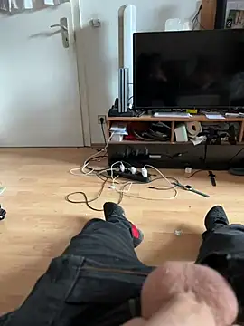 Snapshot of David19932908 chatting on 01/13/25, 02:32 David19932908 online show from 01/13/25, 02:32