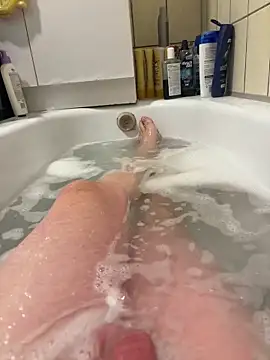 Snapshot of David19932908 chatting on 10/14/25, 02:18 David19932908 online show from 10/14/25, 02:18