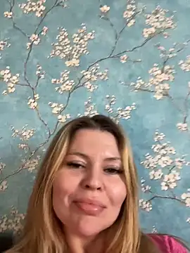 Snapshot of Lovers__Annn chatting on 11/28/25, 06:27 Lovers Annn online show from 11/28/25, 06:27