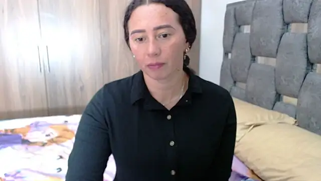 sara hott 1 online show from 02/05/25, 08:46