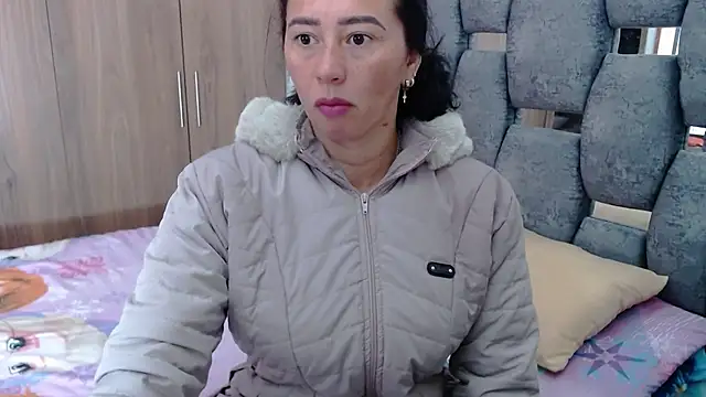 sara hott 1 online show from 02/12/25, 12:33