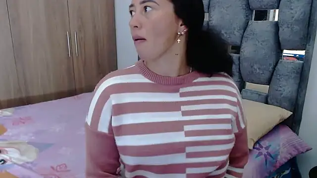 sara hott 1 online show from 02/14/25, 12:36