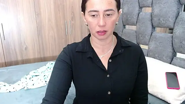 sara hott 1 online show from 02/25/25, 05:25