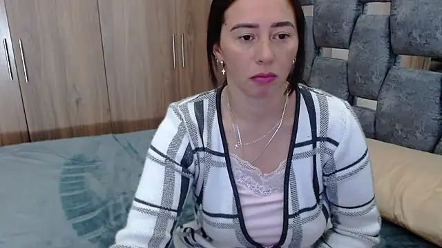 sara hott 1 online show from 03/07/25, 12:34