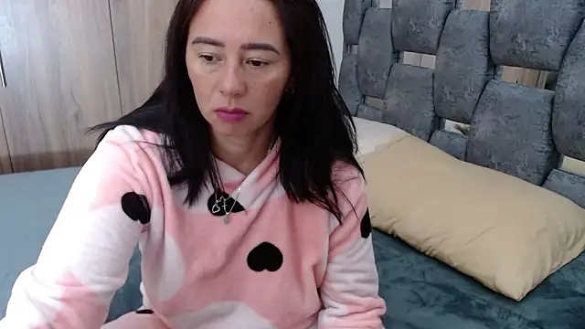 sara hott 1 online show from 03/14/25, 12:29