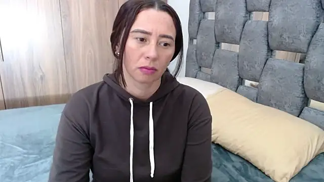 sara hott 1 online show from 03/14/25, 06:50