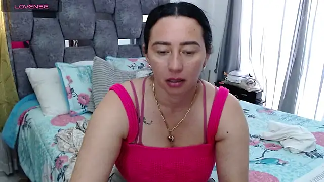 sara hott 1 online show from 10/07/25, 04:37