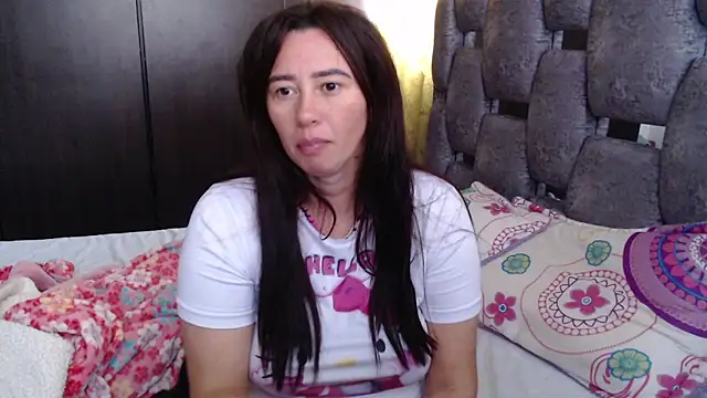 sara hott 1 online show from 06/10/26, 02:27