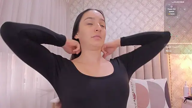 Pia Johnson  online show from 12/05/25, 11:41