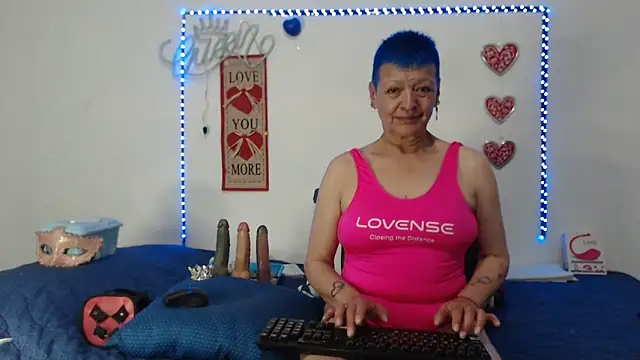 Snapshot of loquitaqueen011 chatting on 02/09/25, 12:17 loquitaqueen011 online show from 02/09/25, 12:17