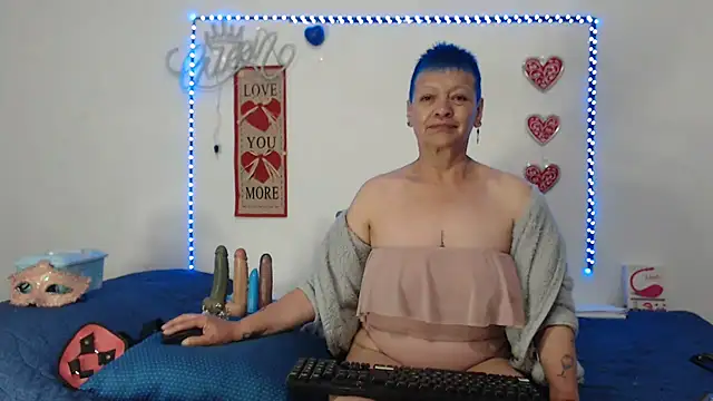 Snapshot of loquitaqueen011 chatting on 02/09/25, 08:02 loquitaqueen011 online show from 02/09/25, 08:02