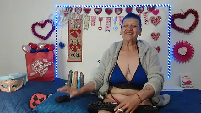 Snapshot of loquitaqueen011 chatting on 02/10/25, 08:42 loquitaqueen011 online show from 02/10/25, 08:42