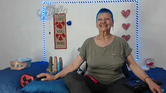 Snapshot of loquitaqueen011 chatting on 03/08/25, 08:57 loquitaqueen011 online show from 03/08/25, 08:57