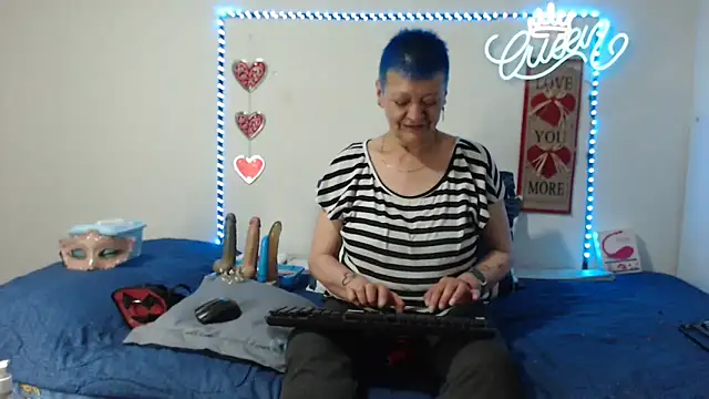 Snapshot of loquitaqueen011 chatting on 09/08/25, 10:09 loquitaqueen011 online show from 09/08/25, 10:09