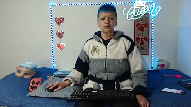 Snapshot of loquitaqueen011 chatting on 09/17/25, 04:52 loquitaqueen011 online show from 09/17/25, 04:52