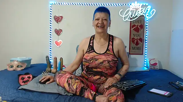 Snapshot of loquitaqueen011 chatting on 09/21/25, 04:41 loquitaqueen011 online show from 09/21/25, 04:41