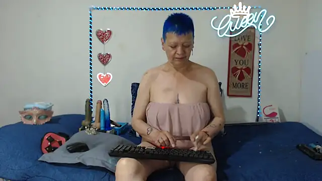 Snapshot of loquitaqueen011 chatting on 11/01/25, 04:20 loquitaqueen011 online show from 11/01/25, 04:20