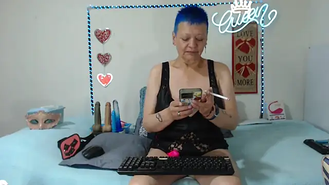 Snapshot of loquitaqueen011 chatting on 11/23/25, 01:44 loquitaqueen011 online show from 11/23/25, 01:44