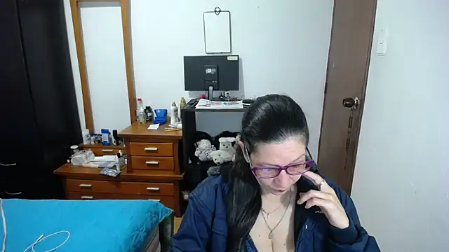 Snapshot of latin49 chatting on 10/15/25, 04:23 latin49 online show from 10/15/25, 04:23