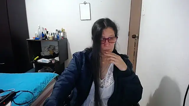 Snapshot of latin49 chatting on 10/23/25, 03:39 latin49 online show from 10/23/25, 03:39