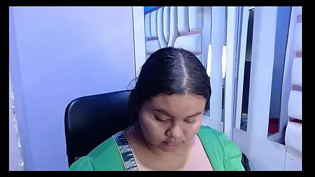 Snapshot of ValenTitis chatting on 11/08/25, 08:40 ValenTitis online show from 11/08/25, 08:40