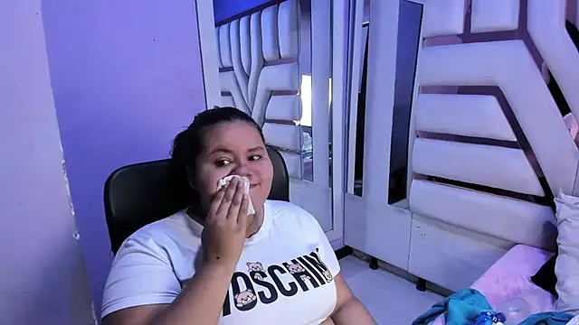 Snapshot of ValenTitis chatting on 11/29/25, 08:56 ValenTitis online show from 11/29/25, 08:56