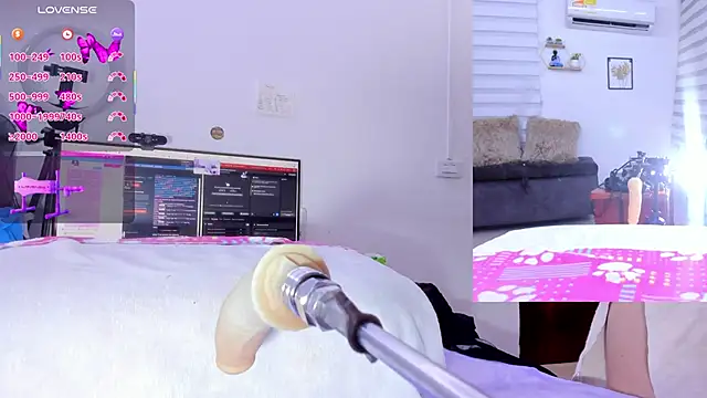 Snapshot of Soraya_Davis chatting on 09/29/25, 09:25 Soraya Davis online show from 09/29/25, 09:25