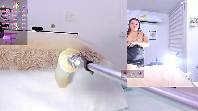 Snapshot of Soraya_Davis chatting on 10/13/25, 09:20 Soraya Davis online show from 10/13/25, 09:20