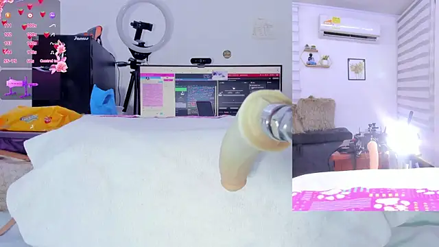 Snapshot of Soraya_Davis chatting on 10/26/25, 09:26 Soraya Davis online show from 10/26/25, 09:26